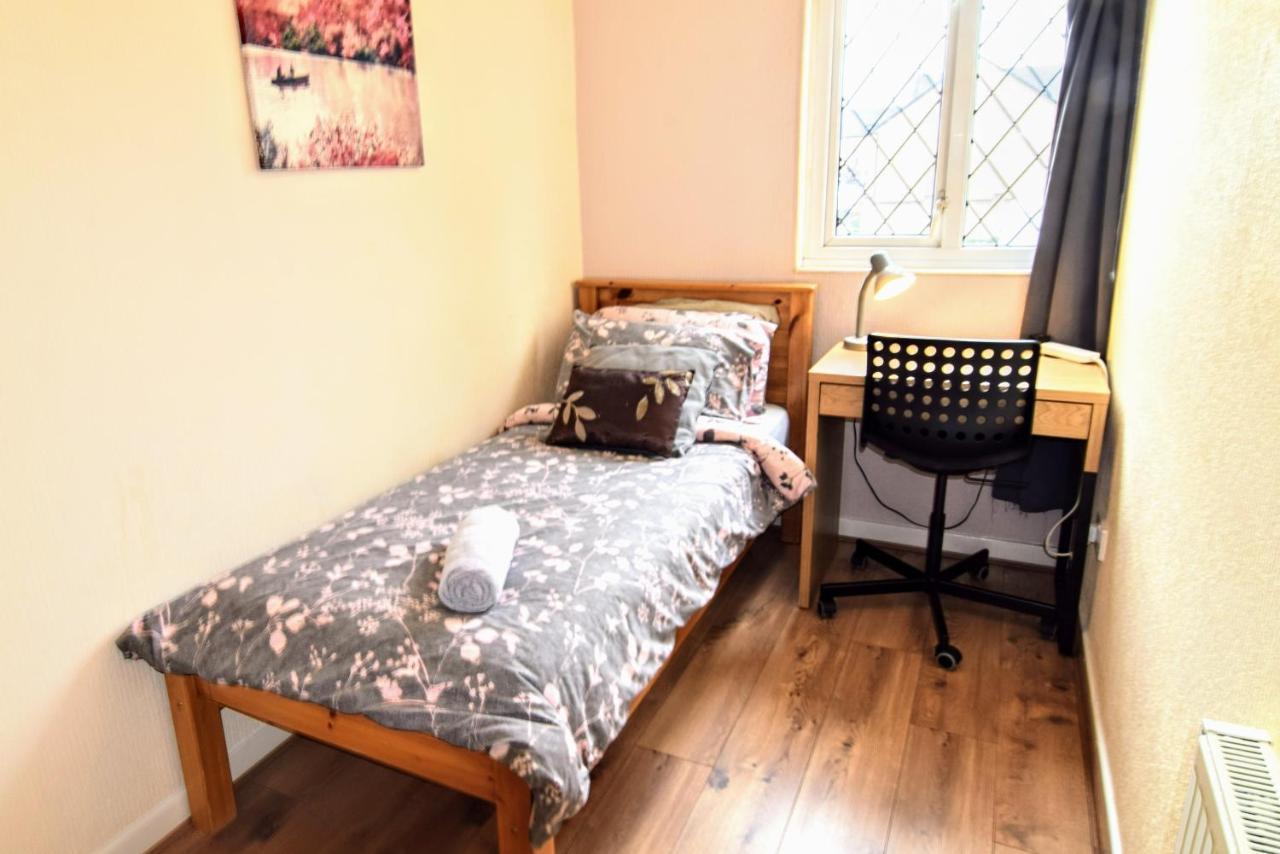 The Chinatown Home - Private Garden, Netflix, Bbq & Bar เบอร์มิงแฮม ภายนอก รูปภาพ
